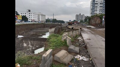Groundbreaking of the road was carried out in 2018 by the then chief minister Devendra Fadnavis however work on the road was not able to begin due to various reasons. (HT PHOTO) Groundbreaking of the road was carried out in 2018 by the then chief minister Devendra Fadnavis however work on the road was not able to begin due to various reasons. (HT PHOTO)