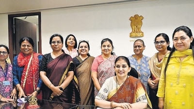 Mumbai, India - June 30, 2024:Sujata Saunik the first woman chief secretary of Maharashtra takes charge from outgoing chief secretary Nitin Kareer at Mantralaya in Mumbai, India, on Sunday, June 30, 2024. (Photo by Anshuman Poyrekar/ Hindustan Times) (Hindustan Times) Mumbai, India - June 30, 2024:Sujata Saunik the first woman chief secretary of Maharashtra takes charge from outgoing chief secretary Nitin Kareer at Mantralaya in Mumbai, India, on Sunday, June 30, 2024. (Photo by Anshuman Poyrekar/ Hindustan Times) (Hindustan Times)