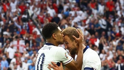 England's Jude Bellingham celebrates with Harry Kane. (REUTERS)