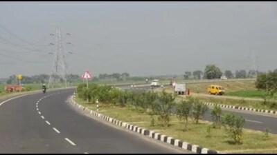 She said that this task should be executed as a campaign across the division, ensuring that no potholes were visible on any road. (Sourced) She said that this task should be executed as a campaign across the division, ensuring that no potholes were visible on any road. (Sourced)