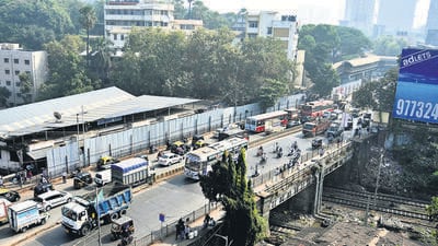 The 112-year-old Sion-Dharavi Bridge will be demolished soon to make way for the central railway`s gift and sixth railway line between Kurla and Dadar in order to segregate local train lines from long-distance ones, Mumbai, India. Jan 04, 2023. (Photo by Raju Shhinde/HT Photo) The 112-year-old Sion-Dharavi Bridge will be demolished soon to make way for the central railway`s gift and sixth railway line between Kurla and Dadar in order to segregate local train lines from long-distance ones, Mumbai, India. Jan 04, 2023. (Photo by Raju Shhinde/HT Photo)
