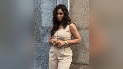 She styled her lustrous tresses into soft curls, leaving them open with a side partition that beautifully cascaded down her shoulder. (Instagram/@shweta.tiwari)