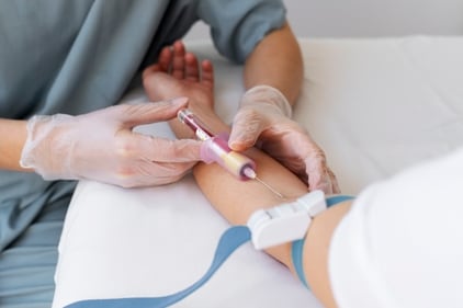 Systemic treatment (chemotherapy, immunotherapy or targeted therapy as applicable based on tumour biology) is given to control the spread of the tumour. (Image by Freepik) Systemic treatment (chemotherapy, immunotherapy or targeted therapy as applicable based on tumour biology) is given to control the spread of the tumour. (Image by Freepik)