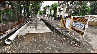 At Morebaug, HT found that one lane of the road has been partially concretised even as the remaining part continues to be a tar road, leading to a very uneven surface. (MAHENDRA KOLHE/ HT PHOTo)