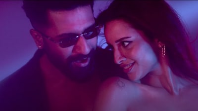 Tauba Tauba from Bad Newz: Vicky Kaushal and Triptii Dimri in the song. Tauba Tauba from Bad Newz: Vicky Kaushal and Triptii Dimri in the song.