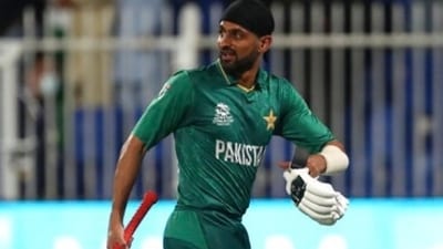 Pakistan's Shoaib Malik joins player draft for World Masters League T20 (AP) Pakistan's Shoaib Malik joins player draft for World Masters League T20 (AP)