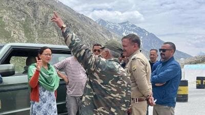 Lahaul and Spiti MLA Anuradha Rana and officials removed the shops set up by Ladakh businessmen after an inspection. (Source: X) Lahaul and Spiti MLA Anuradha Rana and officials removed the shops set up by Ladakh businessmen after an inspection. (Source: X)