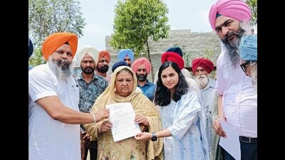 MLA Manwinder Singh Giaspura and DC Sakshi Sawhney interacting with beneficiaries in Rampur on Tuesday. (HT Photo) MLA Manwinder Singh Giaspura and DC Sakshi Sawhney interacting with beneficiaries in Rampur on Tuesday. (HT Photo)