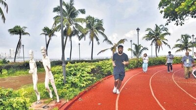 Mumbai, India - July 05, 2021: People doing morning exercise at Joggers Park, Bandra in Mumbai, India, on Monday, July 05, 2021. (Photo by Satish Bate/Hindustan Times) (Satish Bate/HT PHOTO) Mumbai, India - July 05, 2021: People doing morning exercise at Joggers Park, Bandra in Mumbai, India, on Monday, July 05, 2021. (Photo by Satish Bate/Hindustan Times) (Satish Bate/HT PHOTO)