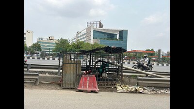 NHAI installed a new drainage pump to remove water from the National Highway-48 service road during the rainy season in Gurugram on Tuesday. (Parveen Kumar/HT PHOTO) NHAI installed a new drainage pump to remove water from the National Highway-48 service road during the rainy season in Gurugram on Tuesday. (Parveen Kumar/HT PHOTO)