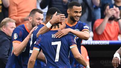 Netherlands' Cody Gakpo (R) celebrates after scoring his team's first goal against Romania on Tuesday. (AFP) Netherlands' Cody Gakpo (R) celebrates after scoring his team's first goal against Romania on Tuesday. (AFP)
