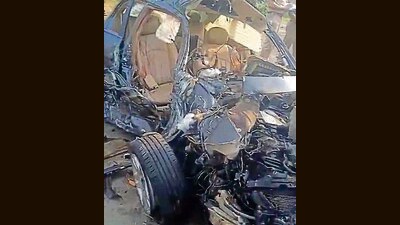 The mangled remains of vehicles involved in head-on collision in Sangrur on Tuesday. (HT Photo)