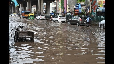 The rain left various Chandigarh roads inundated within minutes, leading to traffic disruptions, exposing MC’s claims of being “rain ready” by cleaning road gullies. (Keshav Singh/HT) The rain left various Chandigarh roads inundated within minutes, leading to traffic disruptions, exposing MC’s claims of being “rain ready” by cleaning road gullies. (Keshav Singh/HT)