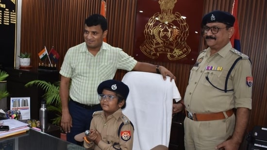 ADG Zone of Varanasi Piyush Mordia (left) with another official giving charge to (middle) Prashant Kumar