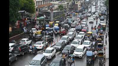 A traffic jam in Hazratganj on Wednesday (HT Photo) A traffic jam in Hazratganj on Wednesday (HT Photo)