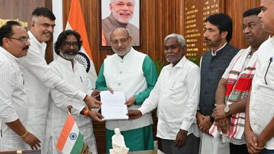 Champai Soren resigned as Jharkhand chief minister to Governor CP Radhakrishnan (Twitter Photo) Champai Soren resigned as Jharkhand chief minister to Governor CP Radhakrishnan (Twitter Photo)
