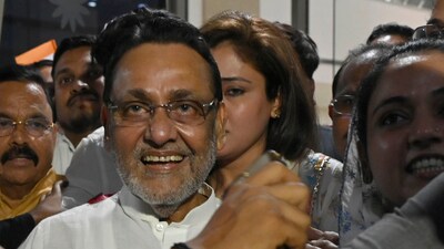 NCP leader Nawab Malik leaves from the Hospital after being granted a Bail at Kurla. File Photo. (Photo by Vijay Bate/HT Photo) (Hindustan Times) NCP leader Nawab Malik leaves from the Hospital after being granted a Bail at Kurla. File Photo. (Photo by Vijay Bate/HT Photo) (Hindustan Times)