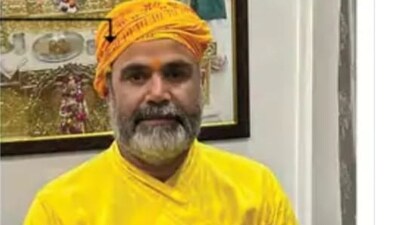 Priests now sport a dhoti, chaubandi and turban, all of which are yellow. Earlier, they wore saffron kurta, turban and dhoti. (Sourced)