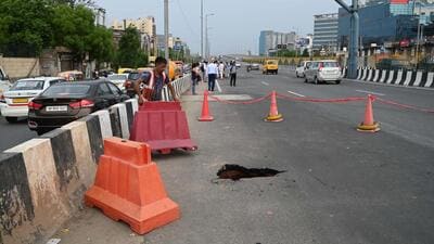 The sinkhole on the Gurugram-Sohna elevated road in Gurugram Sector 47 near Malibu town on Tuesday. (Parveen Kumar/HT Photo) The sinkhole on the Gurugram-Sohna elevated road in Gurugram Sector 47 near Malibu town on Tuesday. (Parveen Kumar/HT Photo)