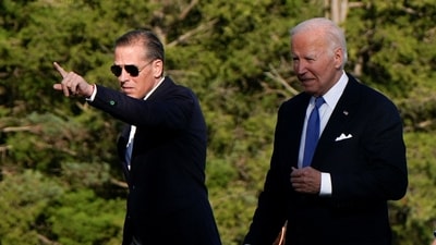 U.S. President Joe Biden, his son Hunter Biden and first lady Jill Biden walk from Marine One at Fort McNair in Washington, U.S. July 1, 2024. (REUTERS)