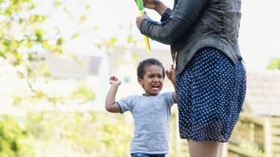 We do not execute our promises: When a parent does not match their words with actions, the child starts believing that the parent is all words and not action. Hence, the child starts to disobey the parent.&nbsp; (Unsplash)