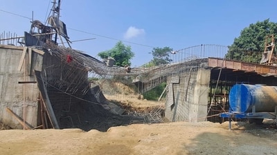 Portions of two small bridges over Gandaki river in Bihar’s Siwan district collapsed on Wednesday, marking the seventh such incident in the state in the last 15 days. (HT files ( relevant image ) )