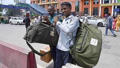 Commuters outside New Delhi Railway station on Thursday. The strike call by auto, taxi unions against app-based cab services majorly impacted commuters in the national capital on Thursday. (Sanjeev Verma/HT Photo) Commuters outside New Delhi Railway station on Thursday. The strike call by auto, taxi unions against app-based cab services majorly impacted commuters in the national capital on Thursday. (Sanjeev Verma/HT Photo)