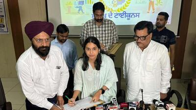 DC with other officials from district administration signed a memorandum of understandings (MOUs) with Chamber of Industrial & Commercial Undertakings in Ludhiana on Thursday. (HT Photo) DC with other officials from district administration signed a memorandum of understandings (MOUs) with Chamber of Industrial & Commercial Undertakings in Ludhiana on Thursday. (HT Photo)