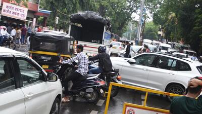 Despite MPSC announcing postponement of exams, aspirants continued their protest on Thursday, blocking Shastri Road. (MAHENDRA KOLHE/HT)
