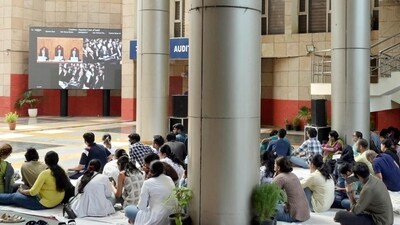 Doctors watch the live stream of SC proceedings at RML Hospital on Wednesday. (Raj K Raj/HT Photo) Doctors watch the live stream of SC proceedings at RML Hospital on Wednesday. (Raj K Raj/HT Photo)