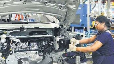 India’s economic activity slipped in August as manufacturing new order growth slowed, HSBC survey showed. The manufacturing PMI dropped to 57.9 from 58.1 in July, while the services PMI rose to 60.4 from 60.3.
