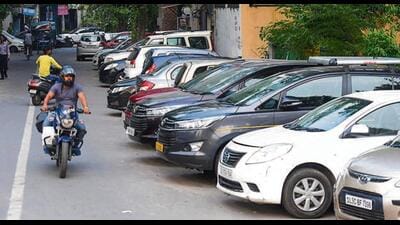The direction, which is expected discourage the use of private vehicles on the roads, is a part of efforts to make the city’s air cleaner by way of reducing vehicular emissions. (HT PHOTO) The direction, which is expected discourage the use of private vehicles on the roads, is a part of efforts to make the city’s air cleaner by way of reducing vehicular emissions. (HT PHOTO)