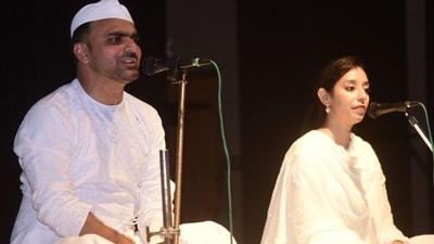 Dastango Himanshu Bajpai and Pragya Sharma (Internet)