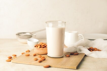 Almond milk (Shutterstock) Almond milk (Shutterstock)