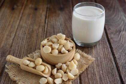 Macadamia milk (Shutterstock) Macadamia milk (Shutterstock)