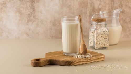 Oat milk (Shutterstock) Oat milk (Shutterstock)