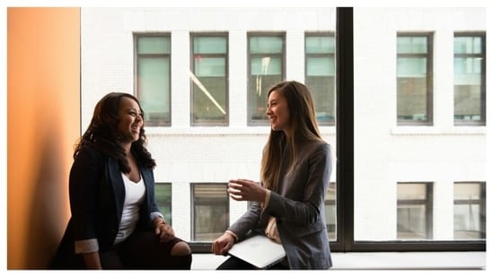 It's important to keep the right people around you who uplift your spirits. (Pexels)