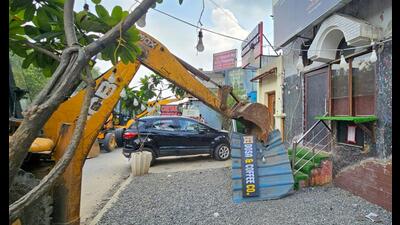 A demolition drive carried out by joint teams of GMDA and DTCP at Saraswati Kunj Colony near Golf Course Road in Gurugram on Friday. (Parveen Kumar/HT PHOTO)