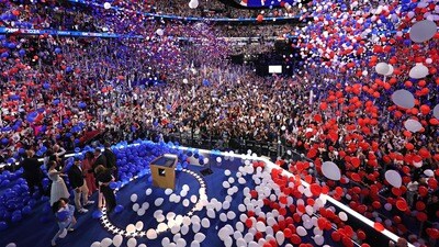 Balloons fall after US Vice President and Democratic presidential candidate Kamala Harris concluded her remarks on the fourth and last day of the Democratic National Convention (DNC) at the United Center in Chicago, Illinois, on August 22, 2024.(Photo by Mike Segar / POOL / AFP) (AFP) Balloons fall after US Vice President and Democratic presidential candidate Kamala Harris concluded her remarks on the fourth and last day of the Democratic National Convention (DNC) at the United Center in Chicago, Illinois, on August 22, 2024.(Photo by Mike Segar / POOL / AFP) (AFP)