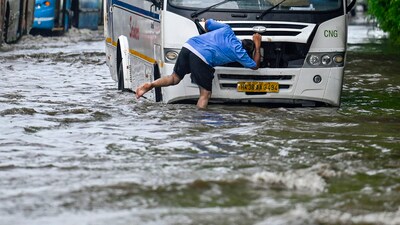 Water logging after heavy rain at Ring Road Near ITO Flyover in New Delhi, India, on Tuesday, August 20, 2024. (Photo by RAJ K RAJ / Hindustan Times) Water logging after heavy rain at Ring Road Near ITO Flyover in New Delhi, India, on Tuesday, August 20, 2024. (Photo by RAJ K RAJ / Hindustan Times)