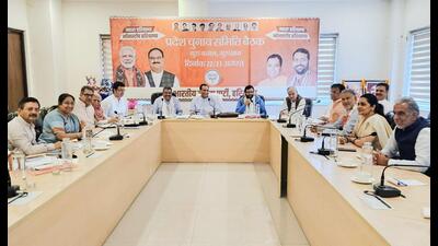 Haryana BJP president Pandit Mohan Lal Badoli, Chief Minister Nayab Singh Saini, Union Minister Dharmendra Pradhan and senior BJP leaders during the state election committee meeting at BJP’s Gurukamal office in Gurugram on Friday. (HT PHOTO)