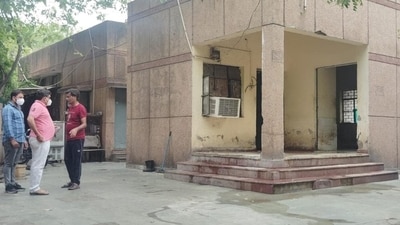 The incident , however, sparked concerns about the potential tampering of evidence, as the postmortem house receives five to seven corpses daily, including those related to criminal cases, said police. (HT Photo)