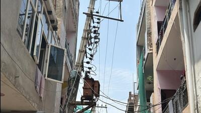 Officials reviewed the performance of Gurugram Circle 1 and 2, focusing on minimising downtime by promptly addressing the causes of breakdowns, said officials. (Parveen Kumar/HT Photo)