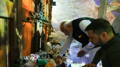 Prime Minister Narendra Modi and Ukrainian president Volodymyr Zelensky pay tributes to the children who lost their lives in the Ukraine conflict in Kyiv. (Narendra Modi/X) Prime Minister Narendra Modi and Ukrainian president Volodymyr Zelensky pay tributes to the children who lost their lives in the Ukraine conflict in Kyiv. (Narendra Modi/X)