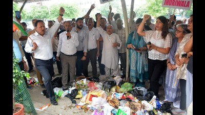 Residents protesting in front of Panchkula MC office over waste piling at Jhuriwala dumping ground. (Sant Arora/HT) Residents protesting in front of Panchkula MC office over waste piling at Jhuriwala dumping ground. (Sant Arora/HT)