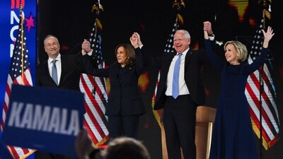 Democratic presidential nominee and U.S. Vice President Kamala Harris, her husband Doug Emhoff, Democratic vice presidential nominee Minnesota Governor Tim Walz, and his wife Gwen stand onstage on Day 4 of the Democratic National Convention (DNC) at the United Center in Chicago, Illinois, U.S., August 22, 2024. REUTERS/Callaghan O'hare (REUTERS)