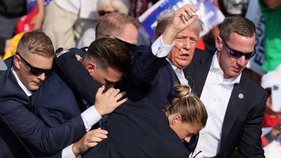 Republican presidential candidate and former U.S. President Donald Trump gestures with a bloodied face while he is assisted by U.S. Secret Service personnel after he was shot in the right ear during a campaign rally at the Butler Farm Show in Butler, Pennsylvania, U.S., July 13, 2024. REUTERS/Brendan McDermid/File Photo (REUTERS)