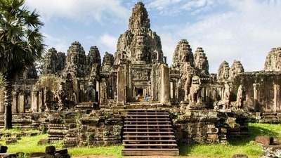 A temple complex in Cambodia, Angkor Wat, is the largest religious monument in the world. (AFP photo) A temple complex in Cambodia, Angkor Wat, is the largest religious monument in the world. (AFP photo)