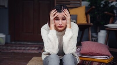 When we carry unaddressed trauma for a long time, it starts to affect the way we think, behave and respond. The brain also gets into the effect of the trauma and impacts the thoughts and perspectives. Therapist Linda Meredith shared a few signs that we should look out for, when our brain is in trauma. (Unsplash) When we carry unaddressed trauma for a long time, it starts to affect the way we think, behave and respond. The brain also gets into the effect of the trauma and impacts the thoughts and perspectives. Therapist Linda Meredith shared a few signs that we should look out for, when our brain is in trauma. (Unsplash)