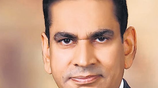 Former Mumbai civic chief IS Chahal appointed Maharashtra home secretary